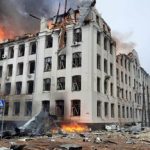 Ukr tòa nhà bị tàn phá