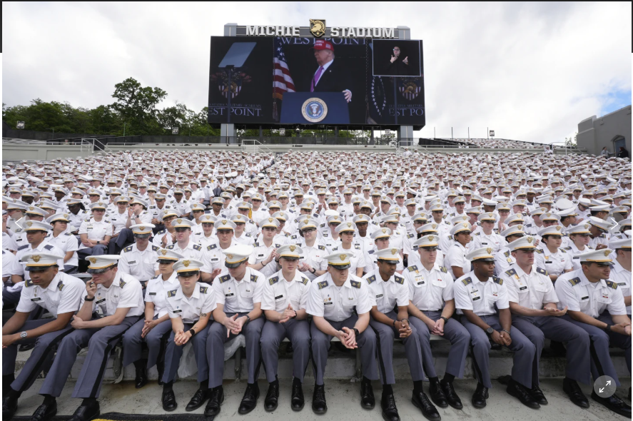 Trump ca ngợi những học viên tốt nghiệp tại West Point là quân đội vĩ đại nhất