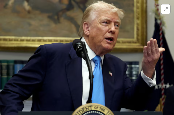 TT. Trump cho di chuyển tàu ngầm hạt nhân sau tuyên bố của cựu tổng thống Nga