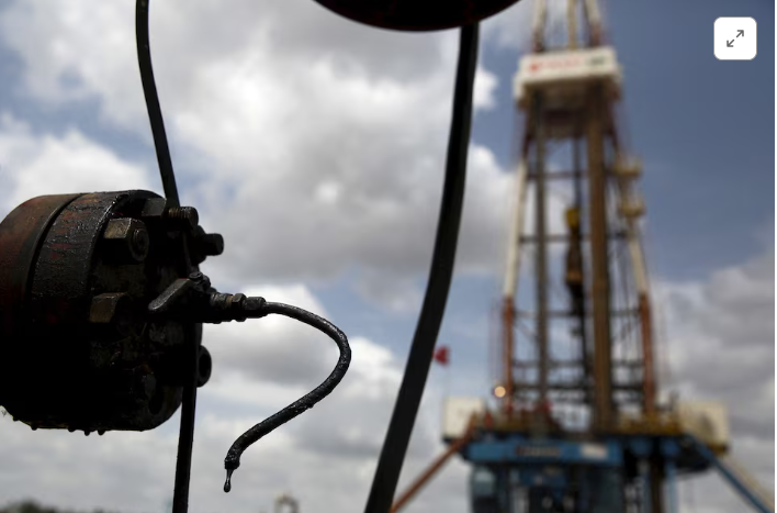 TT Trump ngăn chặn các tòa án tịch thu doanh thu dầu mỏ của Venezuela trong các tài khoản của Mỹ. Reuters