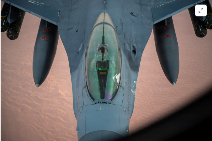 Iran để ngỏ khả năng đàm phán hòa bình trong khi cuộc tìm kiếm phi công Mỹ mất tích vẫn tiếp diễn.